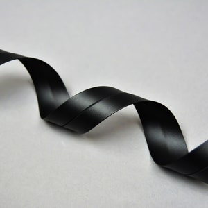 Schwarz 30mm italienische Kunstleder flach gefaltet Band Trimmband Band Gürtel PU Vegan Mode Textil schuhe Taschen Zubehör Cosplay