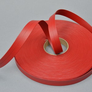 Rote 15mm italienische Kunstleder flach gefaltet Band Trimmband Band Gürtel PU Vegan Mode Textil Schuhe Taschen Zubehör Cosplay DIY