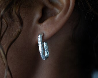 Pendientes de aro cuadrados abstractos de plata, pendientes pequeños y llamativos para mujer, estilo moderno y rústico.