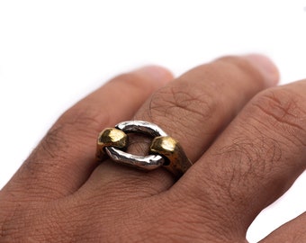 Anillo único de eslabones gruesos de metal mixto en plata y latón ~ Joyería grunge alternativa para accesorio de disfraz de Halloween ~ Anillo bicolor