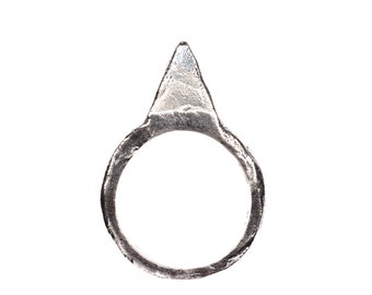 Anello a punta piccolo di JewelryLabBali ~ Anello di autodifesa ~ Anello appuntito brutalista ~ Accessorio per costume di Halloween ~ Anello da uomo cool ~ Metallo pesante