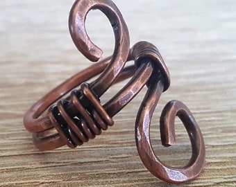 Copper wire wrappedped ring, hammered handmade jewelry, oxidized swirl ring