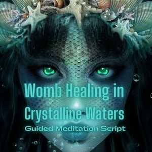 Könnte beinhalten: Eine digitale Illustration eines Frauen Gesichts mit grünen Augen und einer Krone aus Muscheln. Der Text "Womb Healing in Crystalline Waters Guided Meditation Script" ist über das Bild gelegt.