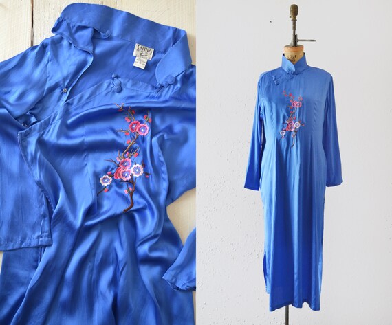 Vintage Silk Qipao / vintage blue silk floral embr