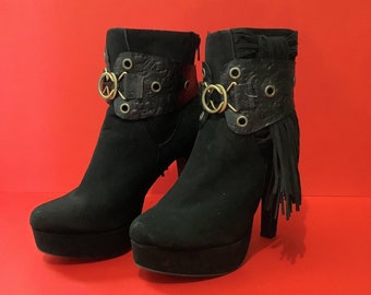 Boot straps made with genuine leather. Features skull embossed leather.