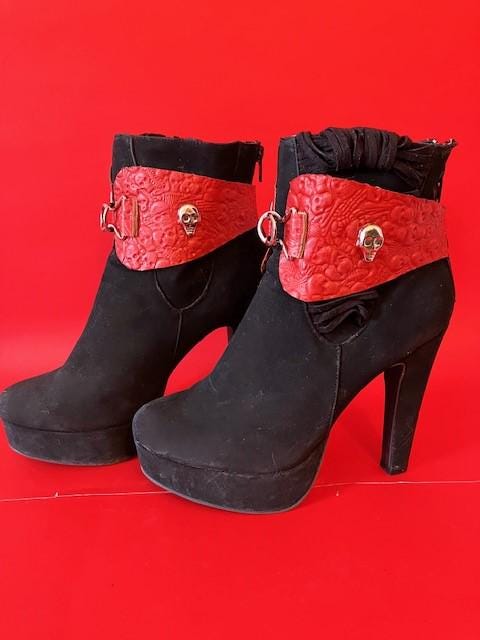 Leather Boot Straps Featuring a Skull Stud