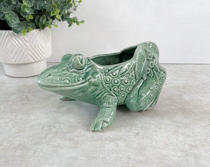 Mccoy Pottery Frog Planter, Green Mid Century Ceramic Vase, Green Toad Berries and Leaves