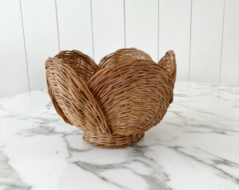 Vintage Round Wicker Basket, Woven Basket with Scalloped Top Edge, Flower Petal Pedestal Basket 7" Diameter