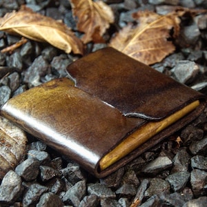 Cartera/tarjetero para hombre hecho a mano, color verde oliva, alta calidad, resistente, hecho a medida, cuero curtido vegetal genuino, envío gratuito a EE. UU.