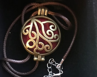 Aromatherapy essential oil diffuser necklace "Bronze Go In Love"