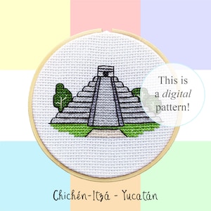 Könnte beinhalten: Ein digitales Kreuzstichmuster der Chichén Itzá Pyramide in Yucatan, Mexiko. Das Muster ist in einem weißen Stickrahmen mit einem Holzrahmen. Der Text "Dies ist ein digitales Muster!" befindet sich in der oberen rechten Ecke des Bildes.
