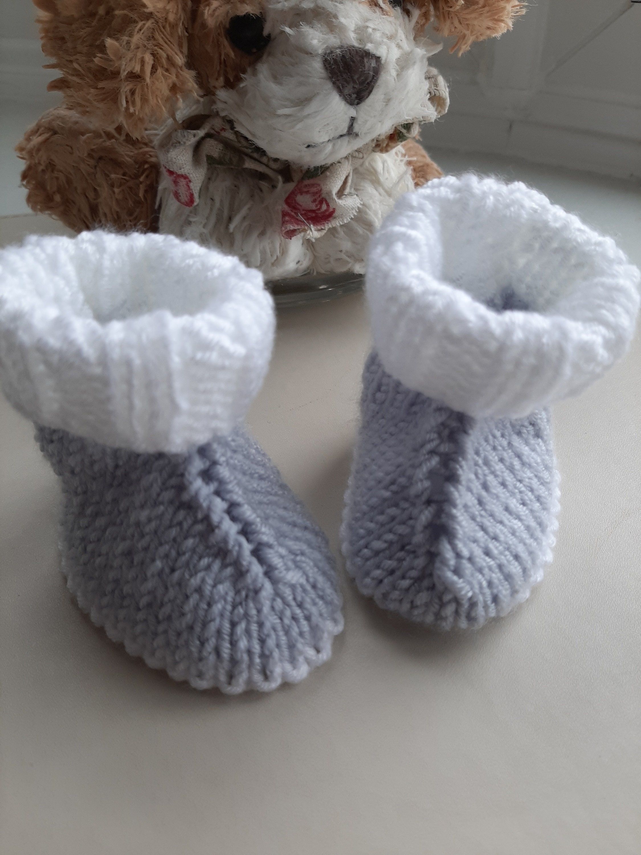 Lovely Hand Knitted Baby Hug Boots Booties 0 to 3,6 Months Various