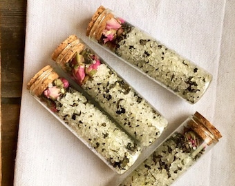 Baño de inmersión mineral, baño de spa orgánico con té verde, salvia y rosa, sal marina purificadora, baño con aceites esenciales de aromaterapia, mezcla de rosa y salvia