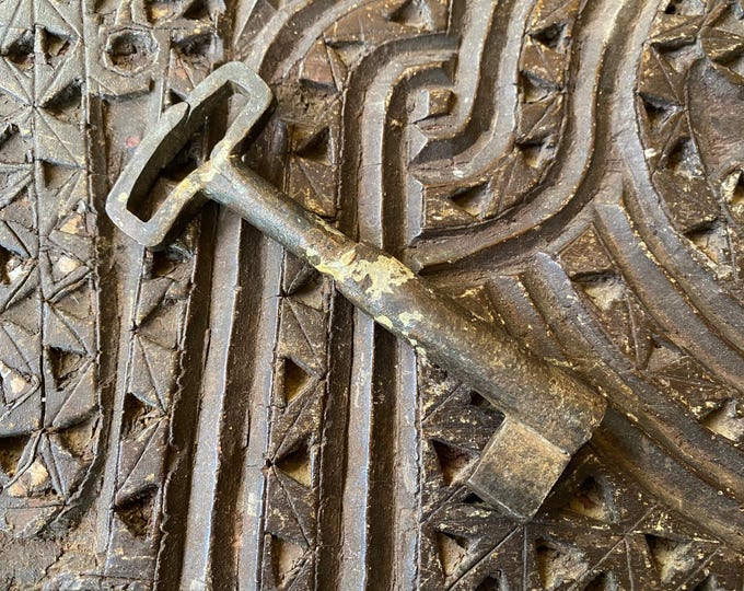 Antique Heart-Bow Skeleton Key - 12cm Large Forged Iron Gate Key - 19th Century Estate & Manor Hardware - Decorative Gothic Heart Key