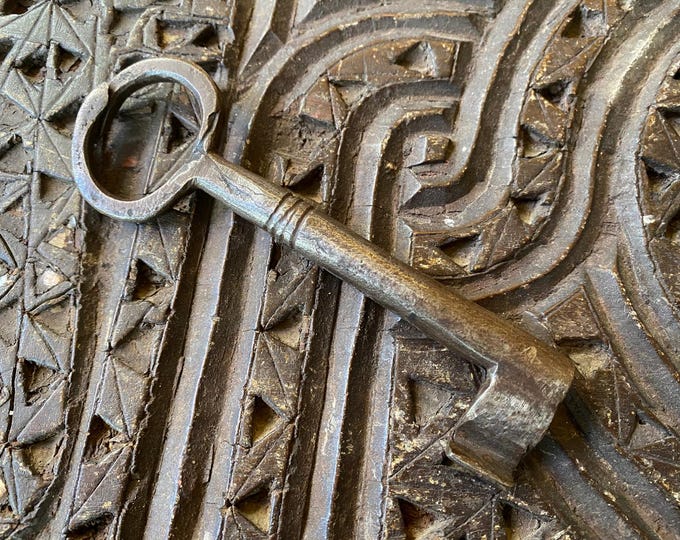 Antique Ringed Stem Skeleton Key - 12cm Large Forged Iron Door Key - 19th Mansion Gate Hardware - Rare Decorative Architectural Salvage