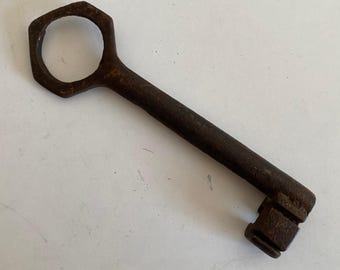 Large Vintage Skeleton Key – Rustic Gothic Home Decor - big key - Antique collectible big key