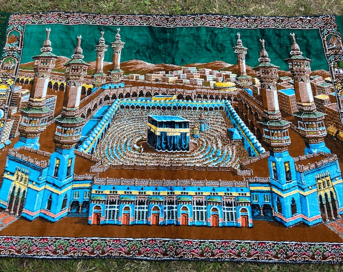 Kabe Picture on Tapestry,vintage Kabe Picture on Tapestry,home Decor Rug,Wall Decor Rug,Holly Picture on Tapestry,İllustrated Holly Picture,