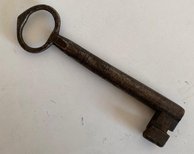Large Vintage Skeleton Key – Rustic Gothic Home Decor -  big key - Antique collectible big key