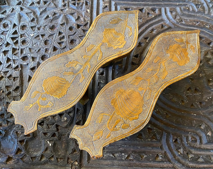 Vintage Hand-Carved Ottoman Style Wooden Bath Clogs - Antique Turkish Nalın Hamam Shoes - Hand-Engraved Floral Geometric Wood Art