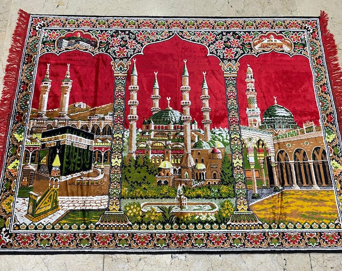 Kabe Picture on Tapestry,vintage Kabe Picture on Tapestry,home Decor Rug,Wall Decor Rug,Holly Picture on Tapestry,İllustrated Holly Picture,