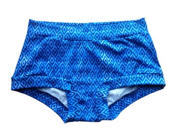 Calcinhas femininas Azulejo Diamond em malha de algodão orgânico, respiráveis ​​e confortáveis, sem elástico, com cintura regular ou alta.