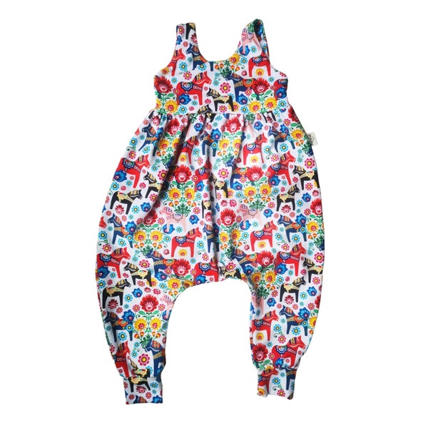 Dala horses bubble romper, vêtements babygirl biologiques floraux nordiques, combinaison pour tout-petits de style babydoll, combishort pour enfants, idée cadeau bébé fille