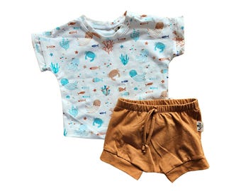 Under the Sea-kinderloungeset, maritieme zomeroutfit voor kinderen, uniseks biologische babykleding, karamelkleurige short en T-shirtset oceaanthema