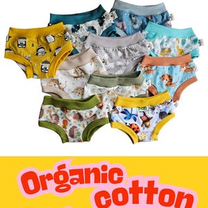 Pode incluir: Uma cole&ccedil;&atilde;o de roupa interior infantil com v&aacute;rios estampados de animais e insetos, incluindo pinguins, tigres e joaninhas. Cada par tem uma cintura e punhos el&aacute;sticos de cor s&oacute;lida. O texto "Comfy kids undies" e "Organic cotton underwear" aparece.