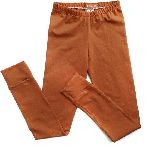 Leggings de couleur unie pour bébé, enfant en bas âge et enfants, vêtements pour bébé bio neutres en matière de genre marron caramel, pantalon basique unisexe en jersey molletonné