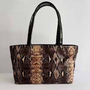 Bolso de mano vintage de los años 80 con efecto piel de serpiente – Hecho en Italia