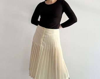 Vintage 80s Burberrys Pleated Midi Skirt in Cream