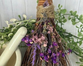 Escoba de bruja, escoba de bruja, escoba de altar, mini escoba de canela, decoración de brujas, decoración de altar, herramienta de altar, herramienta de bruja, escoba de protección de hierbas