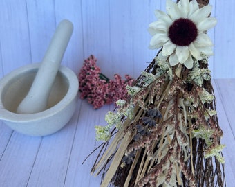 Escoba de bruja, escoba de bruja, escoba de altar, mini escoba de canela, decoración de brujas, decoración de altar, herramienta de altar, herramienta de bruja, escoba de protección de hierbas