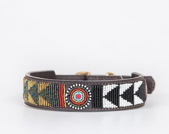 Schönes personalisiertes Maasai Leder Hundehalsband aus Afrika, Kenia