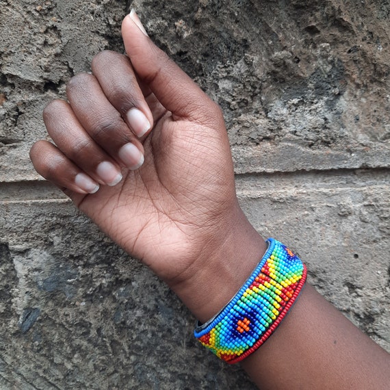 Bracelet de bois pour homme, Bracelet perlé Massai, Bracelet Africain de  perles de graine et de pierre de gemme, Cadeaux africain pour Homme -   France