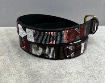 Ceinture masaï, ceinture en cuir, ceinture perlée, ceinture faite main, ceinture en cuir perlée maasaï, ceinture africaine de perles, ceinture pour homme, ceinture décontractée, ceinture bohème,