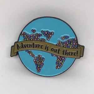 Spilla in smalto morbido con mappa del mondo ispirata a Disney Pixar Up &quot;Adventure is out there&quot;