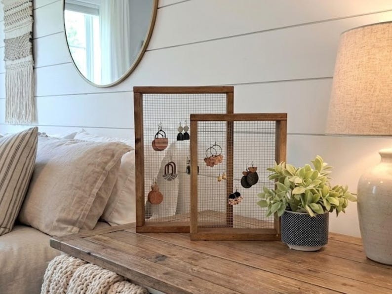 Free Standing Earring Holder, Chicken Wire Jewelry Organizer, Mesh Dangle Earring Display Stand, Wood Picture Frame Earring Holder bild 8
