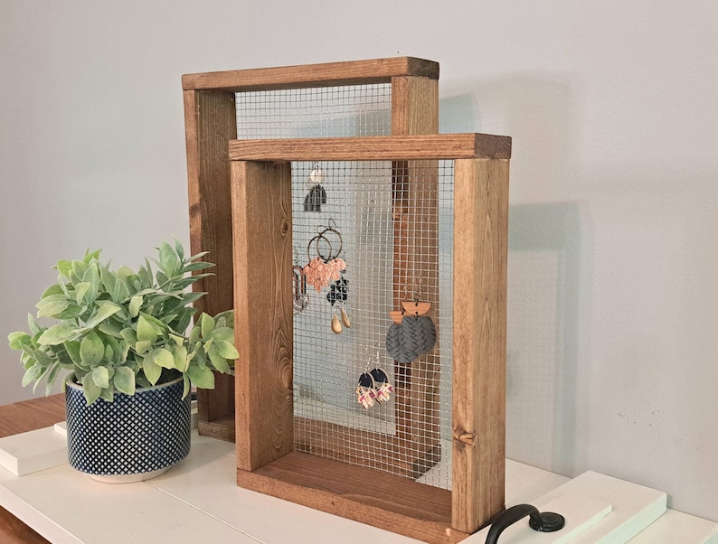 Free Standing Earring Holder, Chicken Wire Jewelry Organizer, Mesh Dangle Earring Display Stand, Wood Picture Frame Earring Holder bild 4