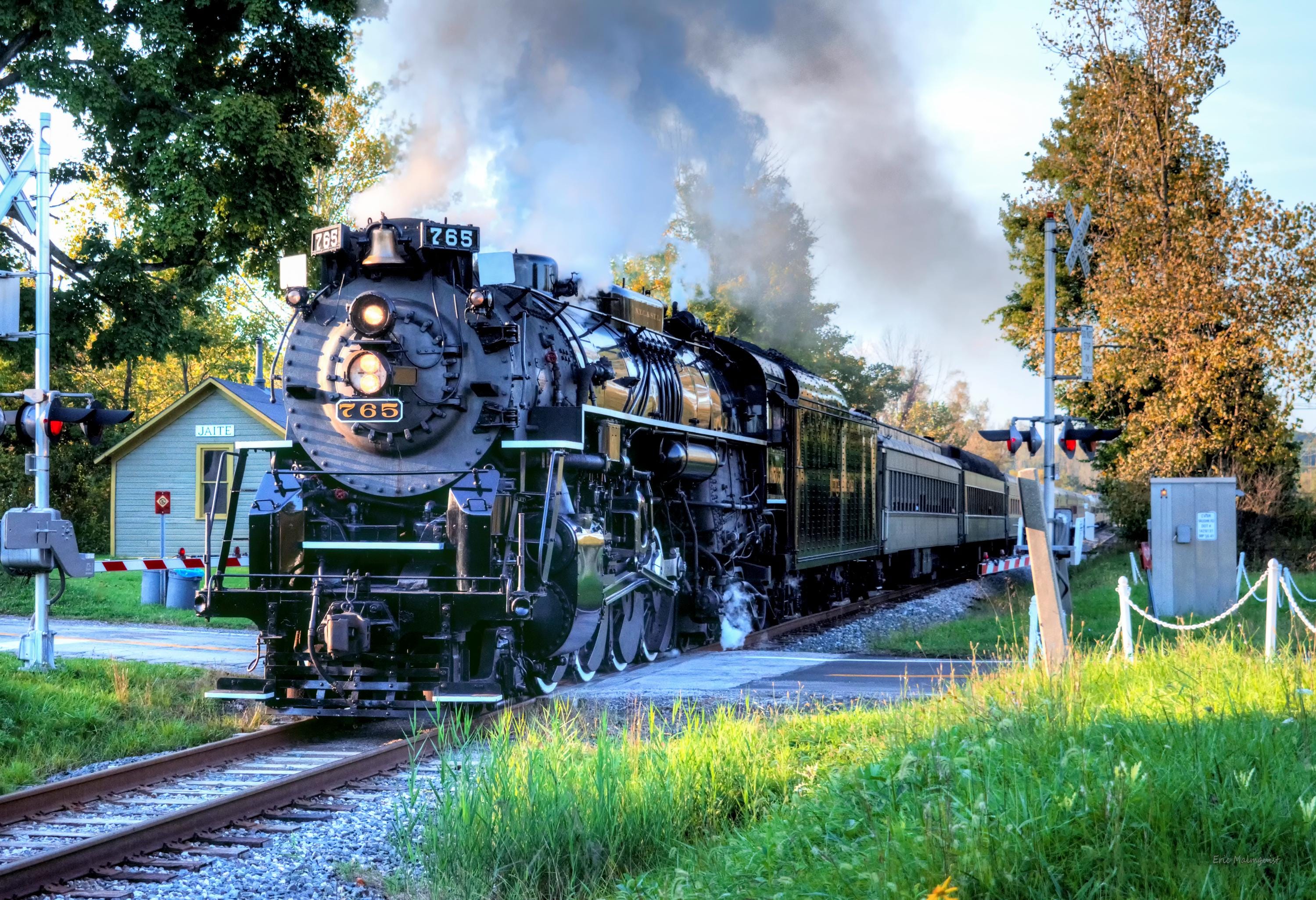 Nickel Plate 765 Steam Locomotive Heading Into the Jaite Station ...