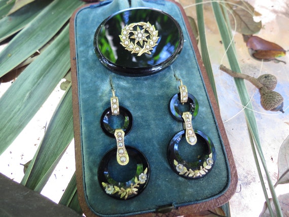 Victorian Gold, Onyx and Pearl Earrings and Brooc… - image 2