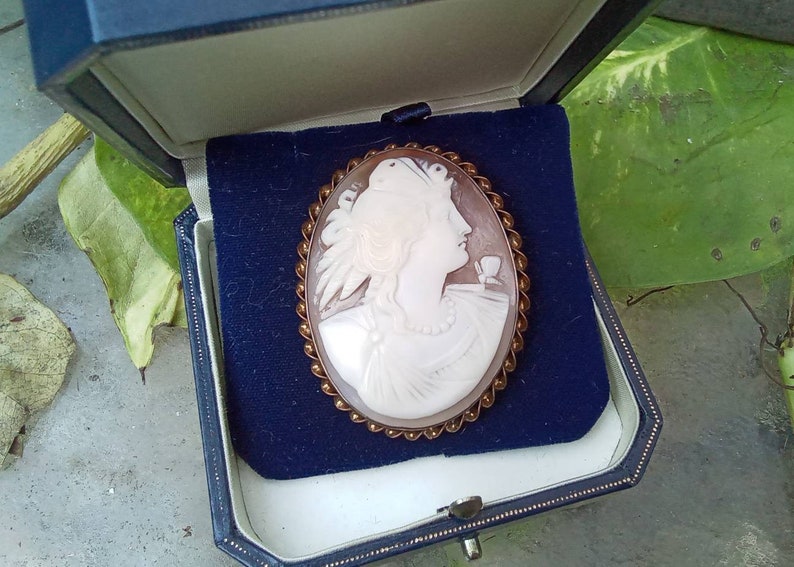 Greek or Roman Goddess Cameo Fine Carving Vintage Carved Shell Brooch Wonderful Condition image 1