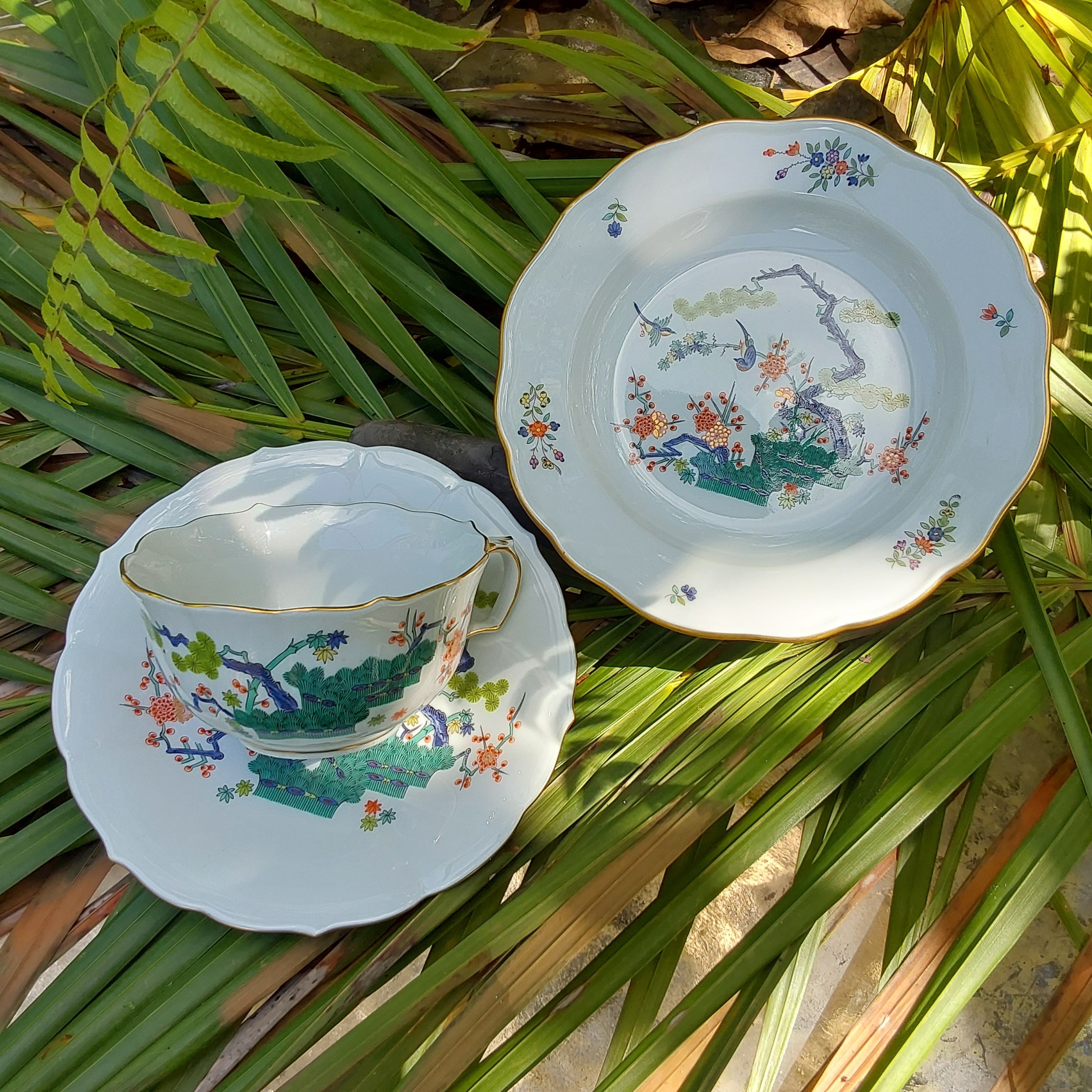 MEISSEN - ドレスデン　カールティーメ　コバルト　トリオセット Meissenマイセンの色小花のコーヒーカップソーサーとケーキ