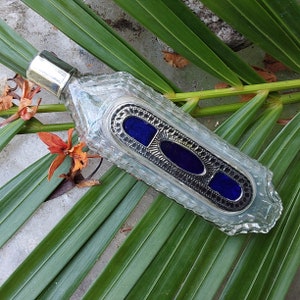 Silver & Cut Crystal Georgian Perfume Scent Bottle with Patch Box - Inlaid Stone Decoration - Beautiful Rare Accessory - Wonderfil Condition