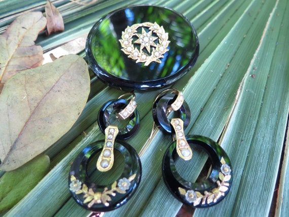 Victorian Gold, Onyx and Pearl Earrings and Brooc… - image 8