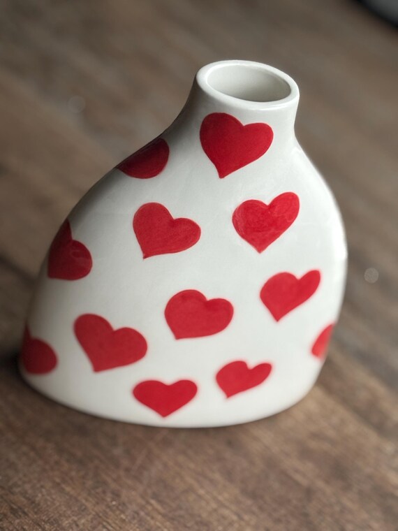 Handgemachte Keramik Flasche Oven Vase: Gemalte Herzen, Stoke on Trent