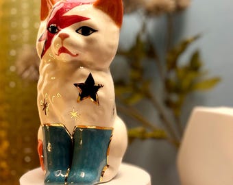 David Meowie Ceramic Cat Figurine: Bowie Inspired, Gold Lustre