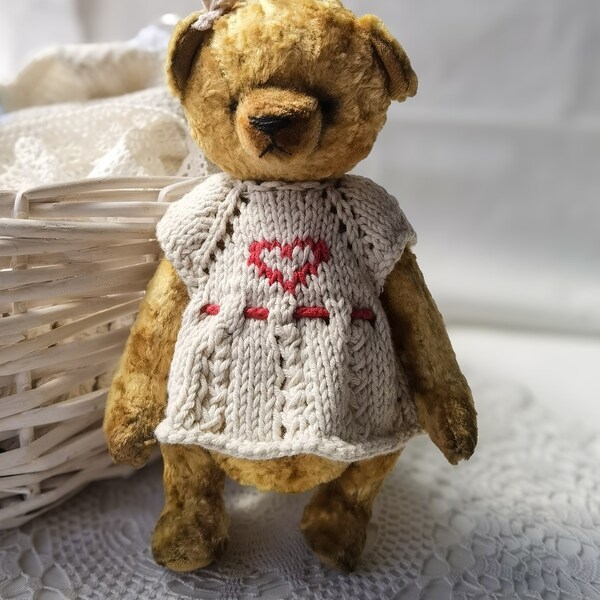 Plüsch Teddybär Handmade Art süße Puppe Vintage glänzend Stricken Kleid Geburtstag OOAK Sammlerstücke