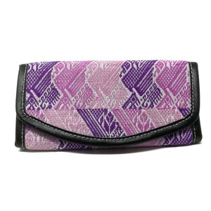 Bolso hecho a mano de tela púrpura y cuero negro, único y perfecto como un gran bolso diario, cartera y titular de tarjeta de crédito