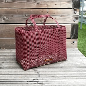 Grand sac fourre-tout bordeaux, tissé à la main à partir de plastique recyclé, solide et durable, parfait comme sac de shopping ou de plage, style bohème, sac de marché